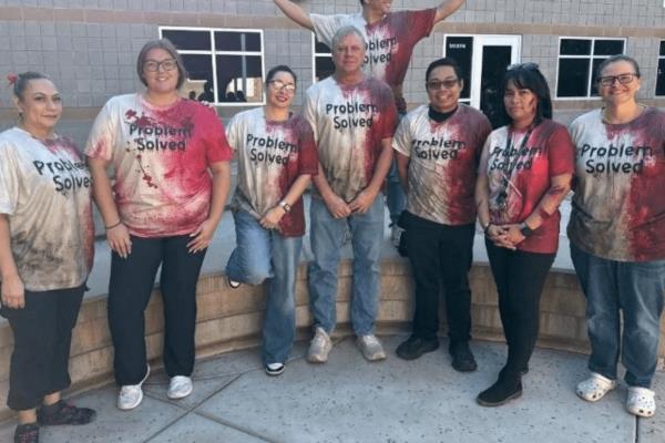 佛州州长德桑蒂斯再炒假新闻:竟称数学老师万圣节装扮涉不良内容!