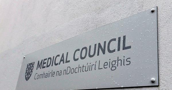 震惊!代班医生被曝严重失职,医德何在?