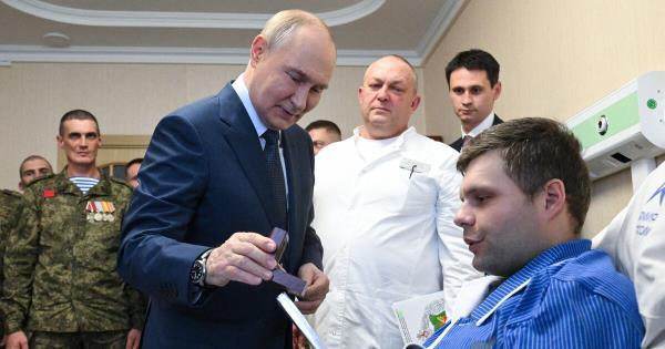 乌军死守波克罗夫斯克!军事专家:东部战线告急,防线随时崩塌