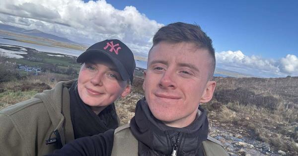 这对情侣1600欧租房碰壁,竟自己动手建起童话木屋!