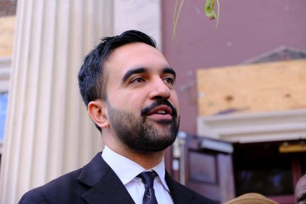 提前投票趋势显示:曼丹尼有望斩获百万选票,民调专家预测胜券在握