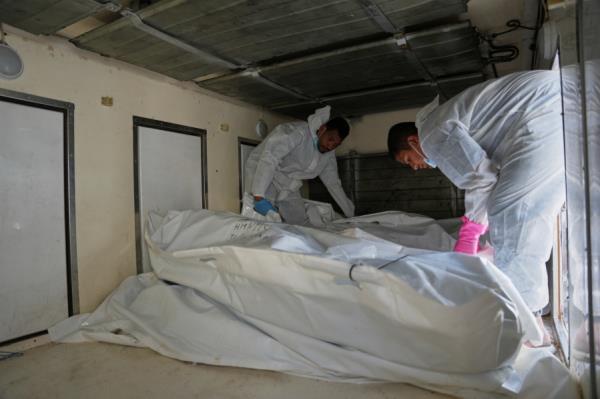 加沙医院证实:以色列移交30具巴勒斯坦人遗体,民众悲愤交加!